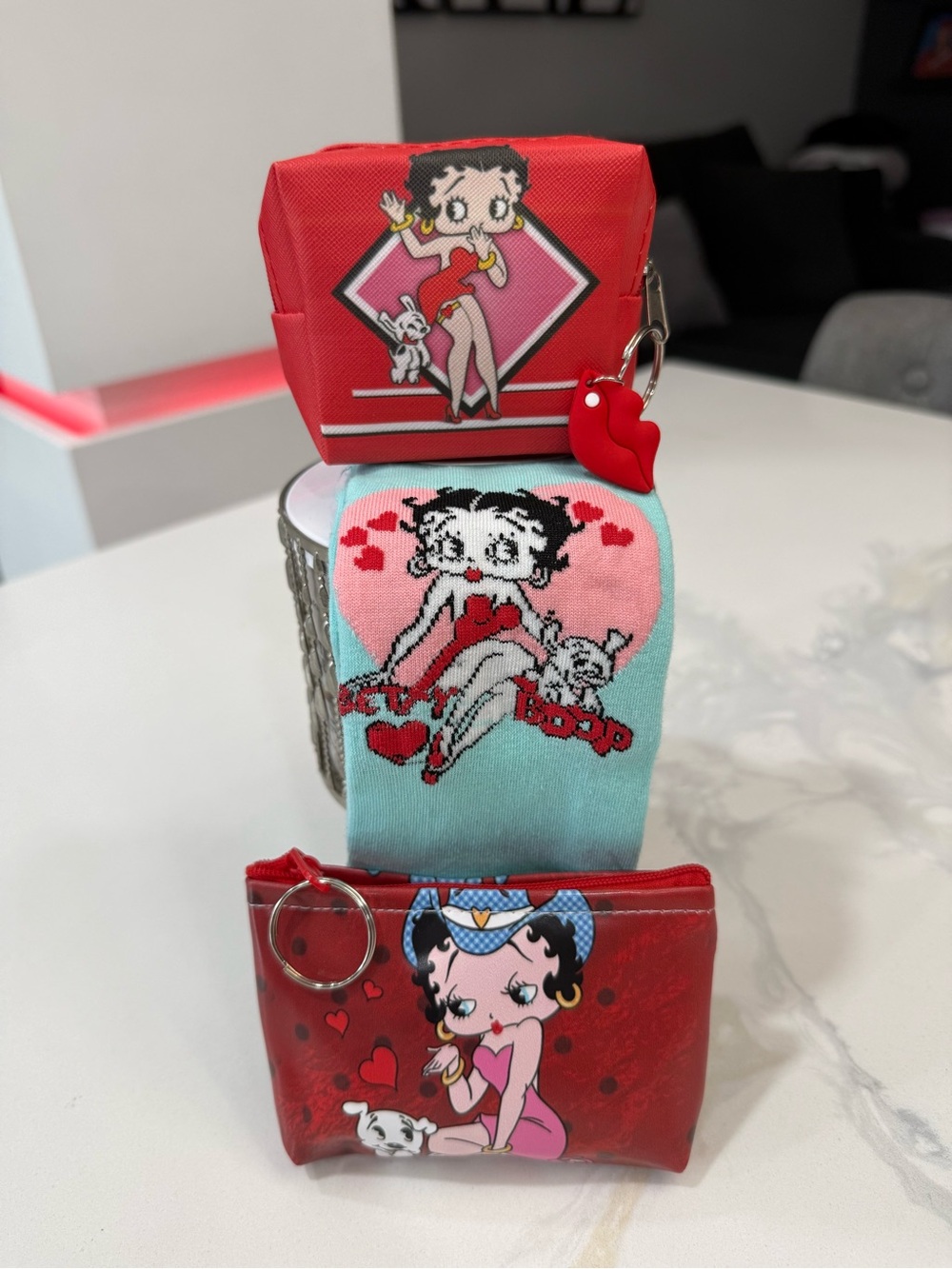 Betty Boop 3 piece set 1 Coin Pouch, cosmetic pouch and Socks, nwt - Picture 3 of 6